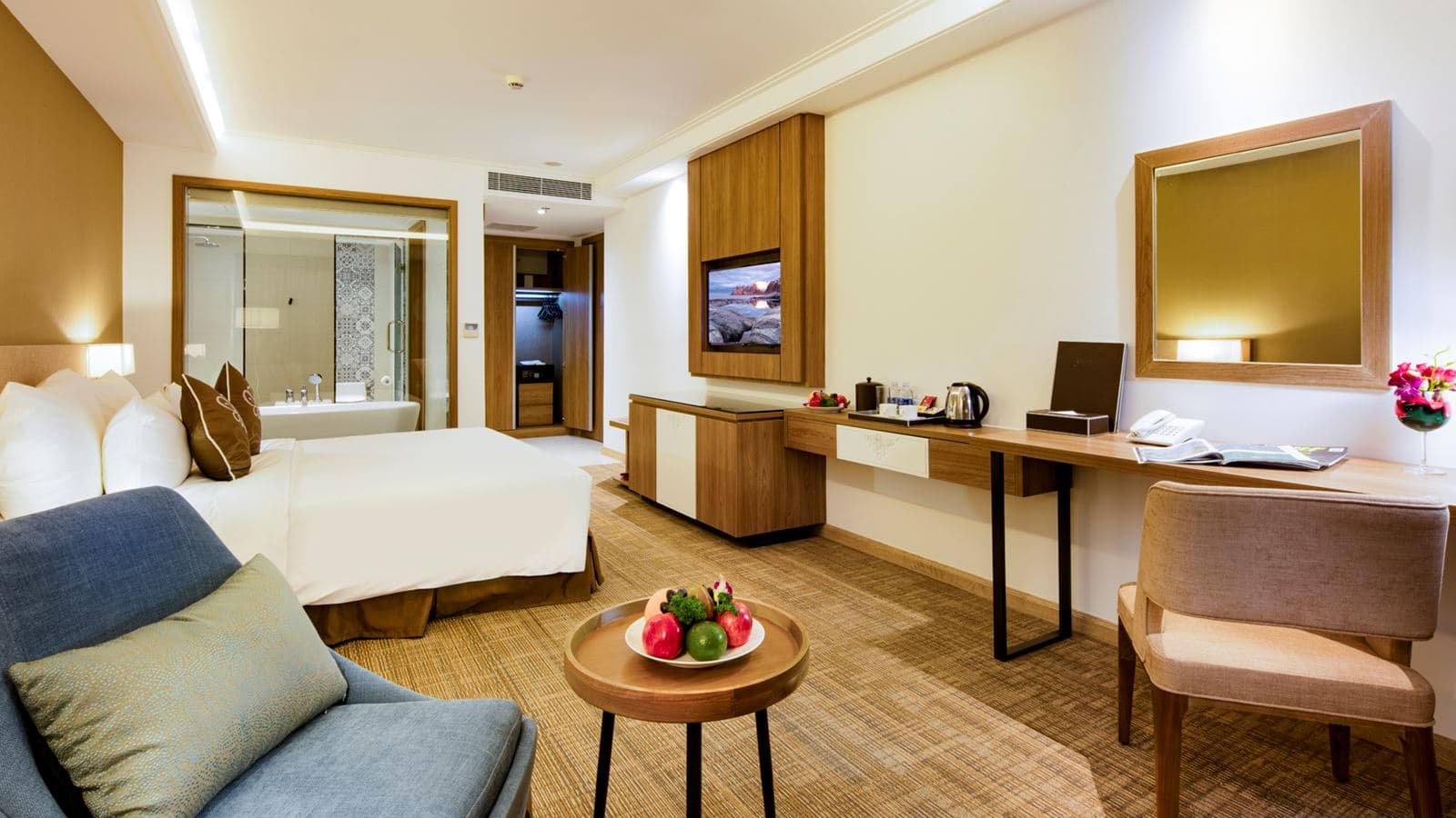 rooms-premier-deluxe-ocean-view-with-balcony