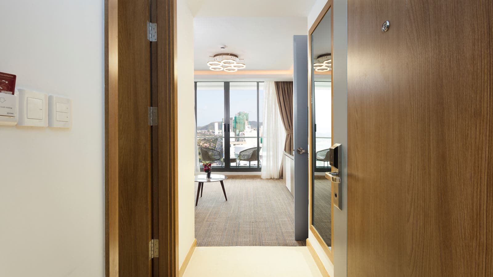 rooms-comodo-grand-suite-sea-view-with-balcony