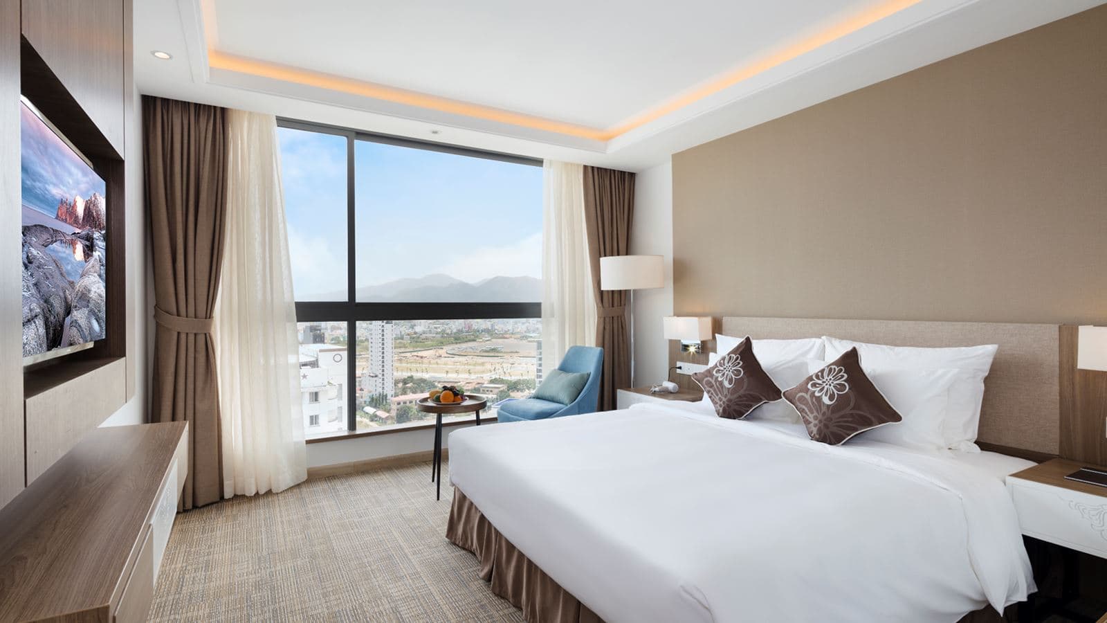 rooms-comodo-grand-suite-sea-view-with-balcony-child-without-extra-bed