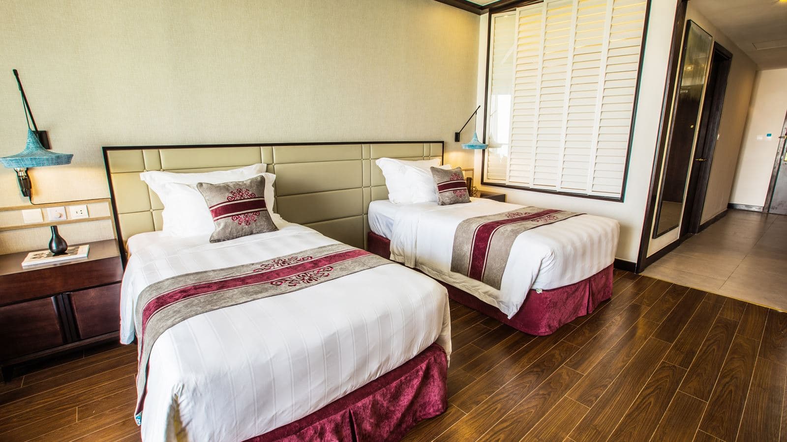 rooms-deluxe-room