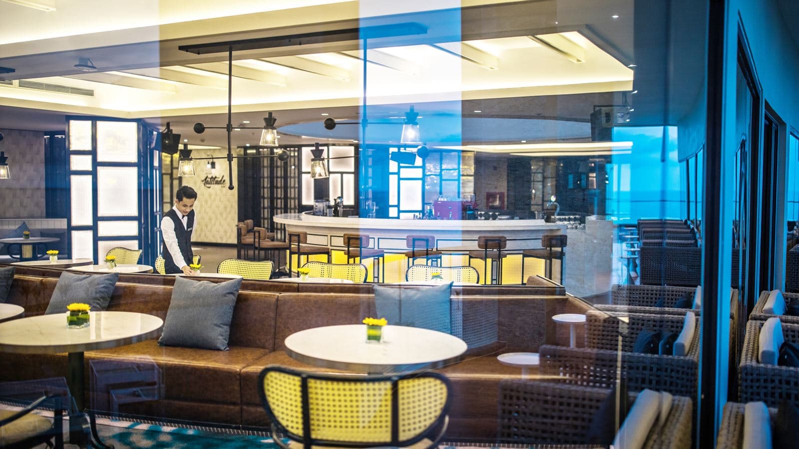 bars-latitude-rooftop-bar