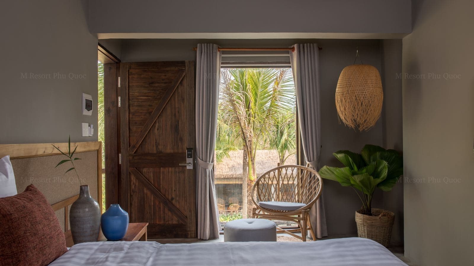 rooms-tropical-room