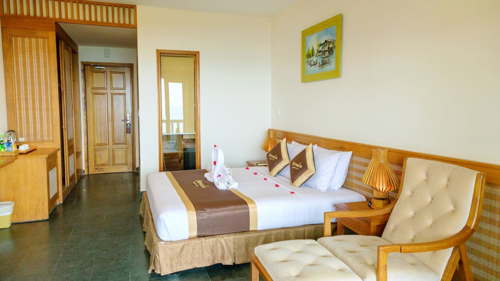rooms-deluxe-gardenview-balcony