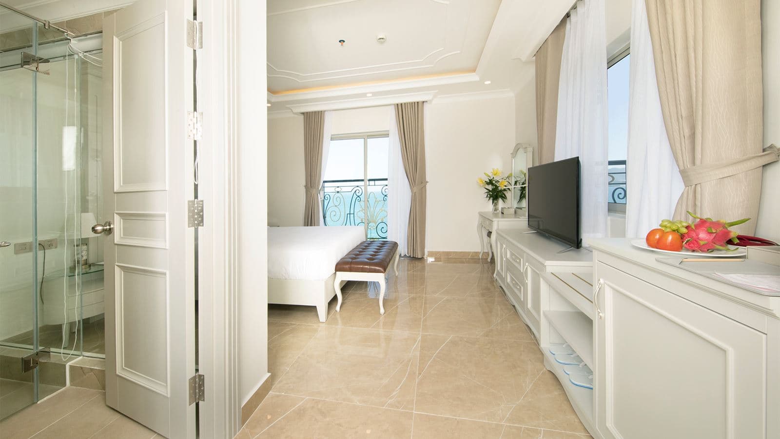 rooms-room-deluxe-premier-seaview-with-small-balcony