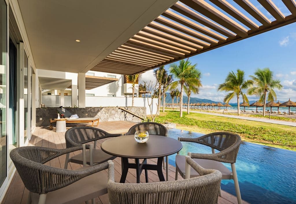 rooms-3bedroom-suite-pavilion-private-pool-beach-front