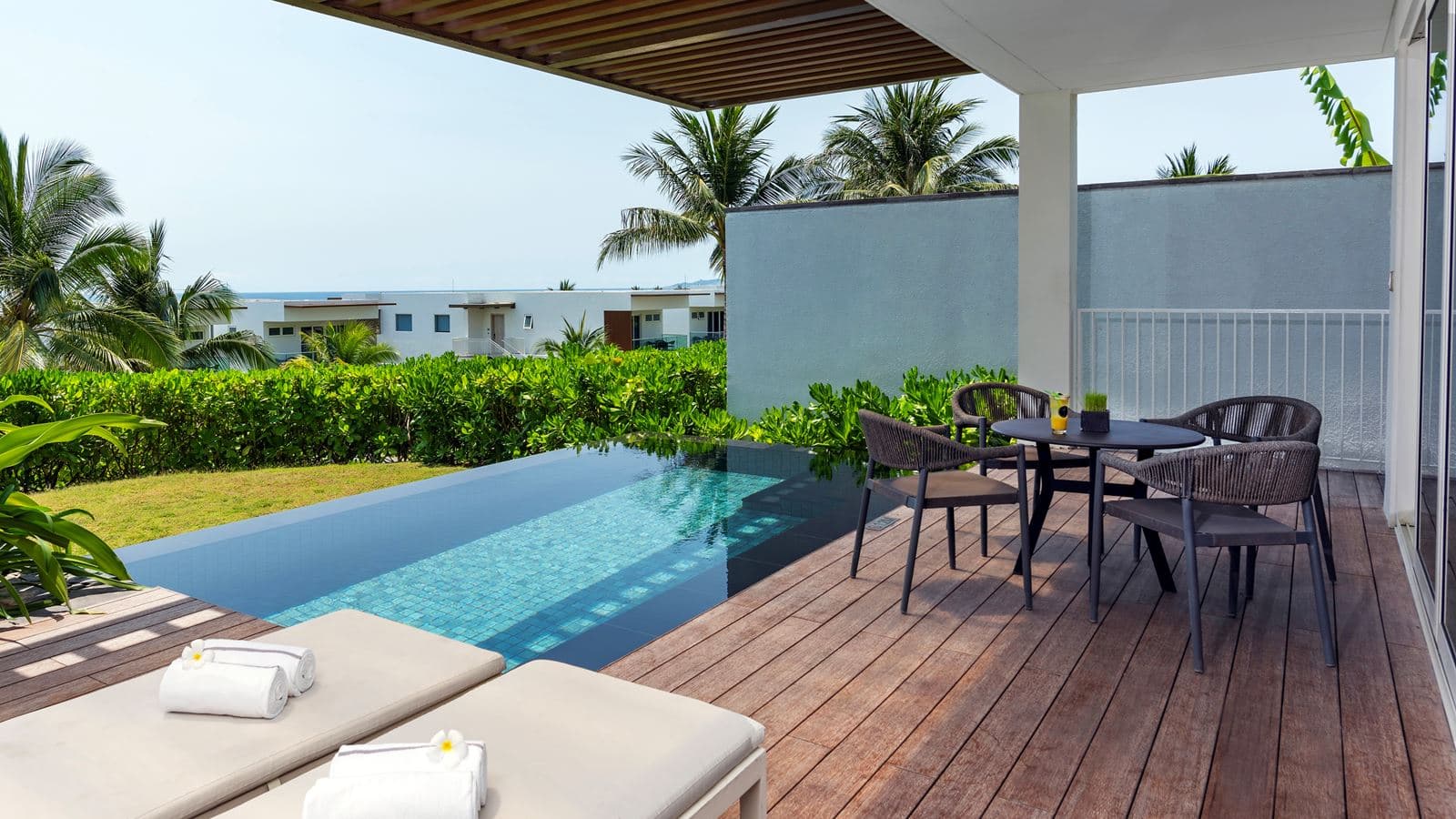 rooms-1bedroom-suite-pavilion-private-pool-ocean-view