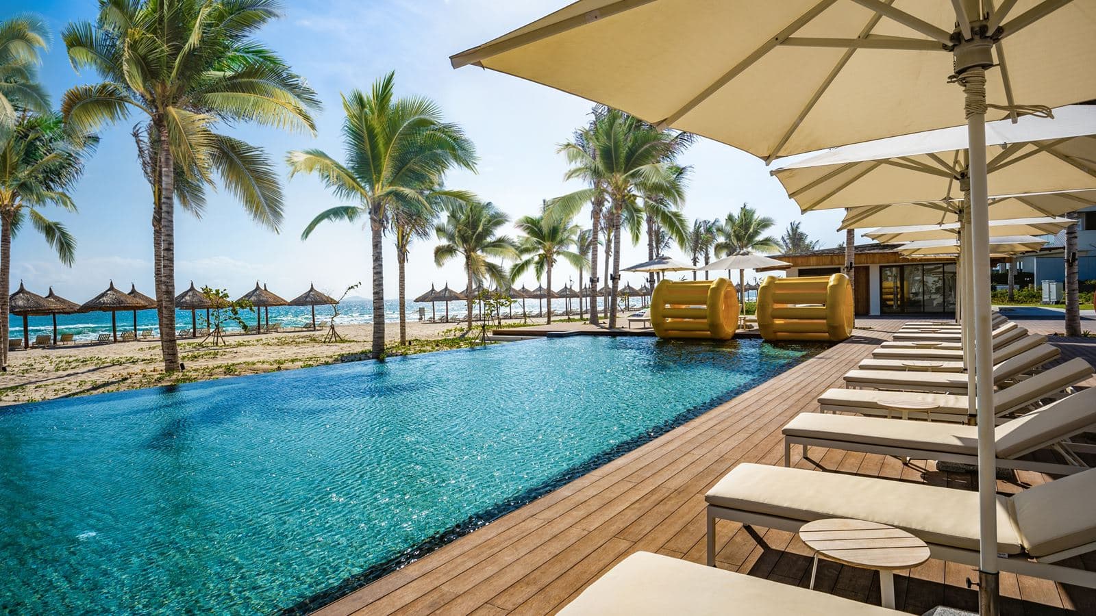 bars-pool-bar--beach-bar