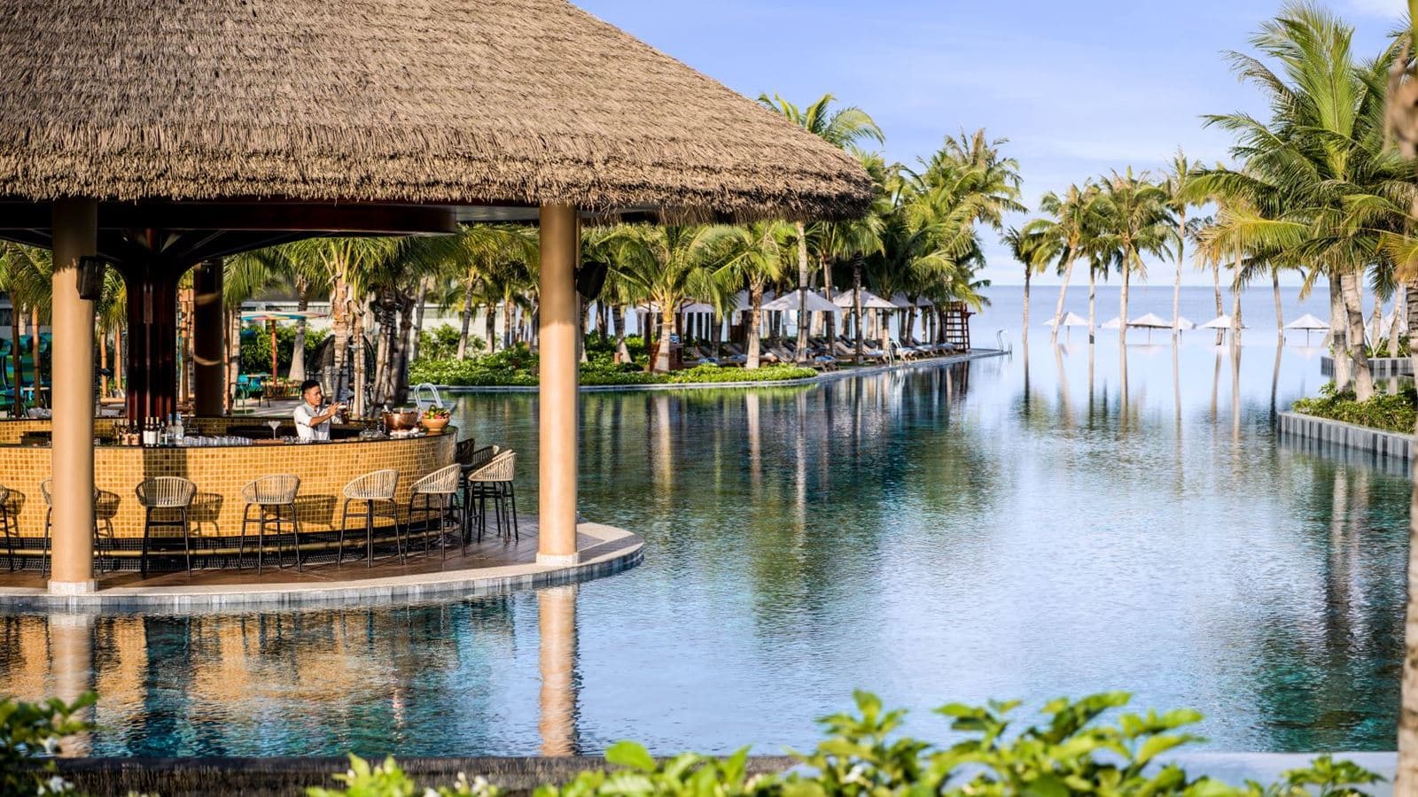 restaurants-pool-bar