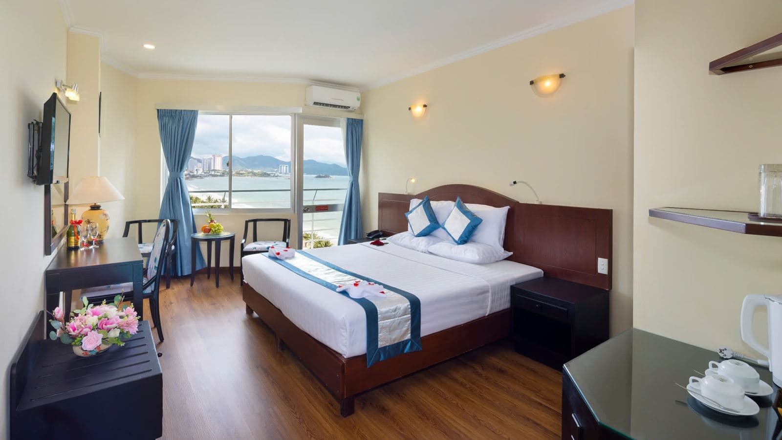 rooms-deluxe-room-with-balcony