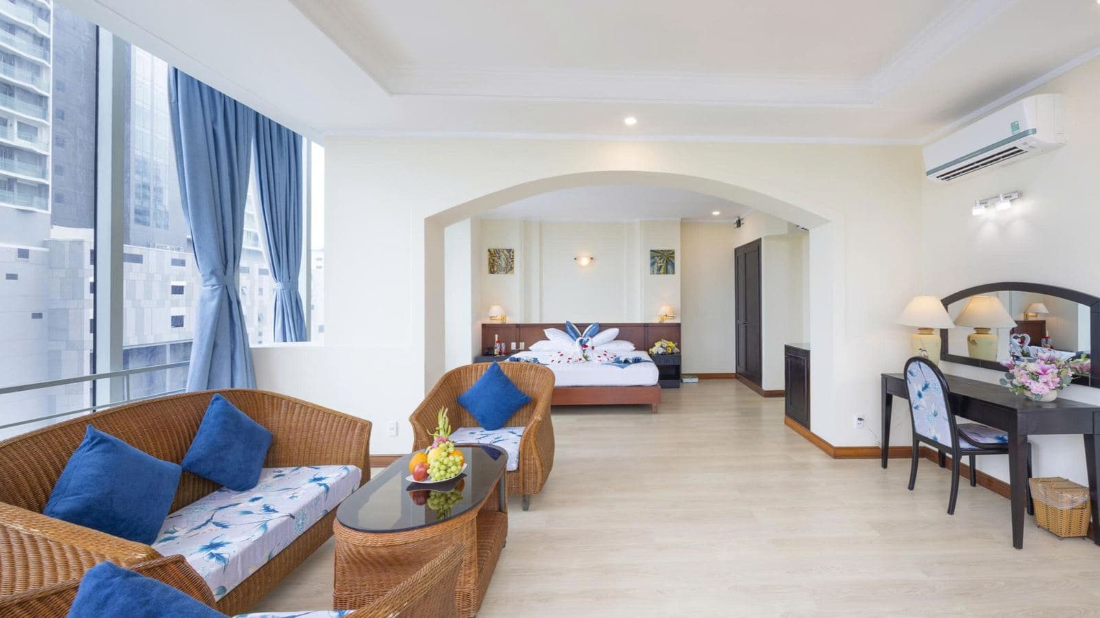 rooms-suite-with-balcony