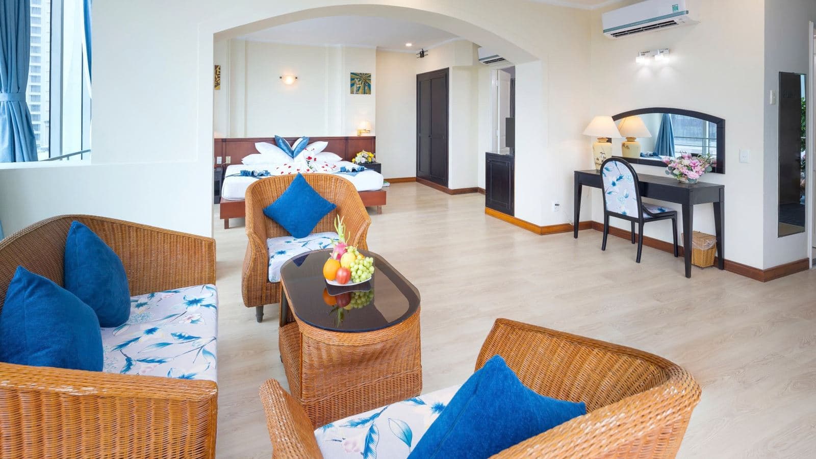 rooms-suite-with-balcony