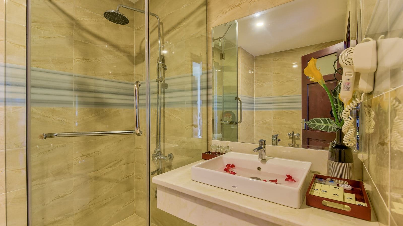 rooms-suite-sea-view-with-balcony