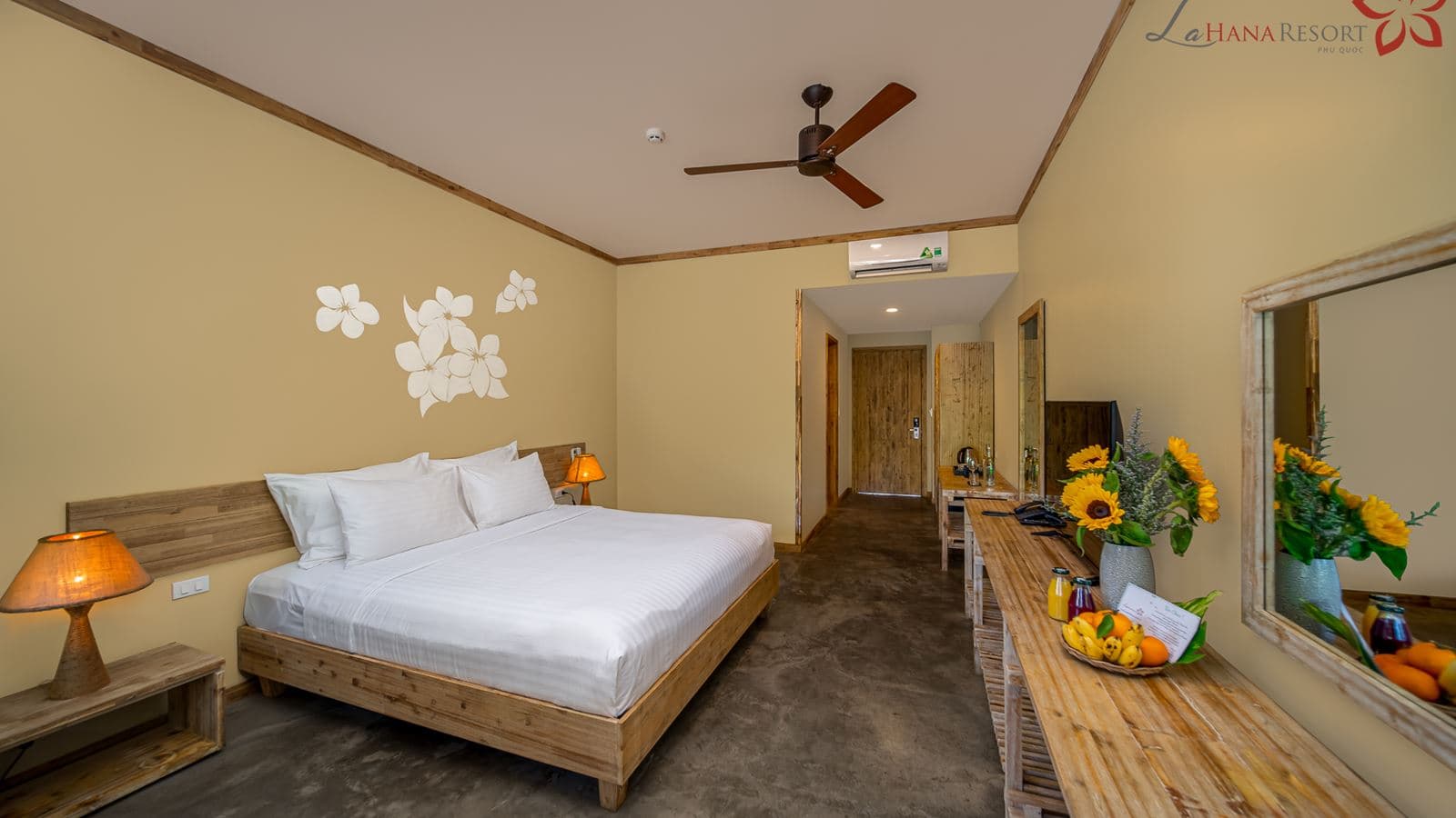 rooms-deluxe-double-with-gardenview