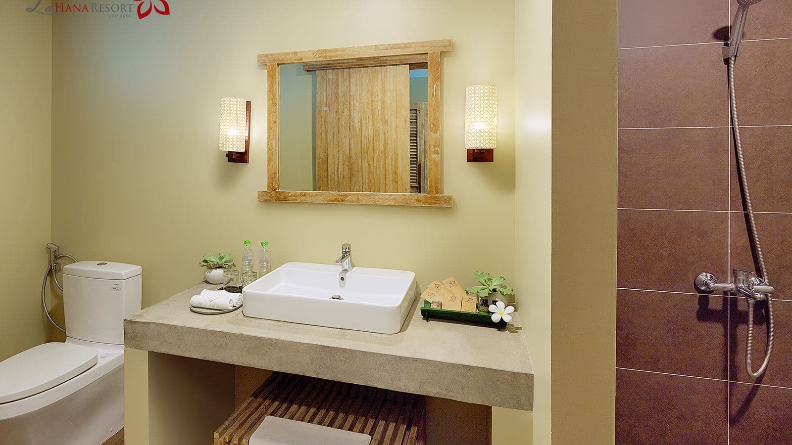 rooms-deluxe-triple-with-gardenview