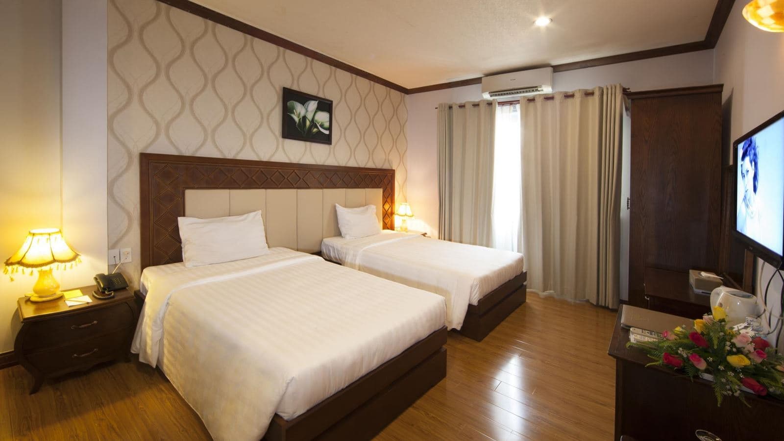 rooms-deluxe-with-balcony