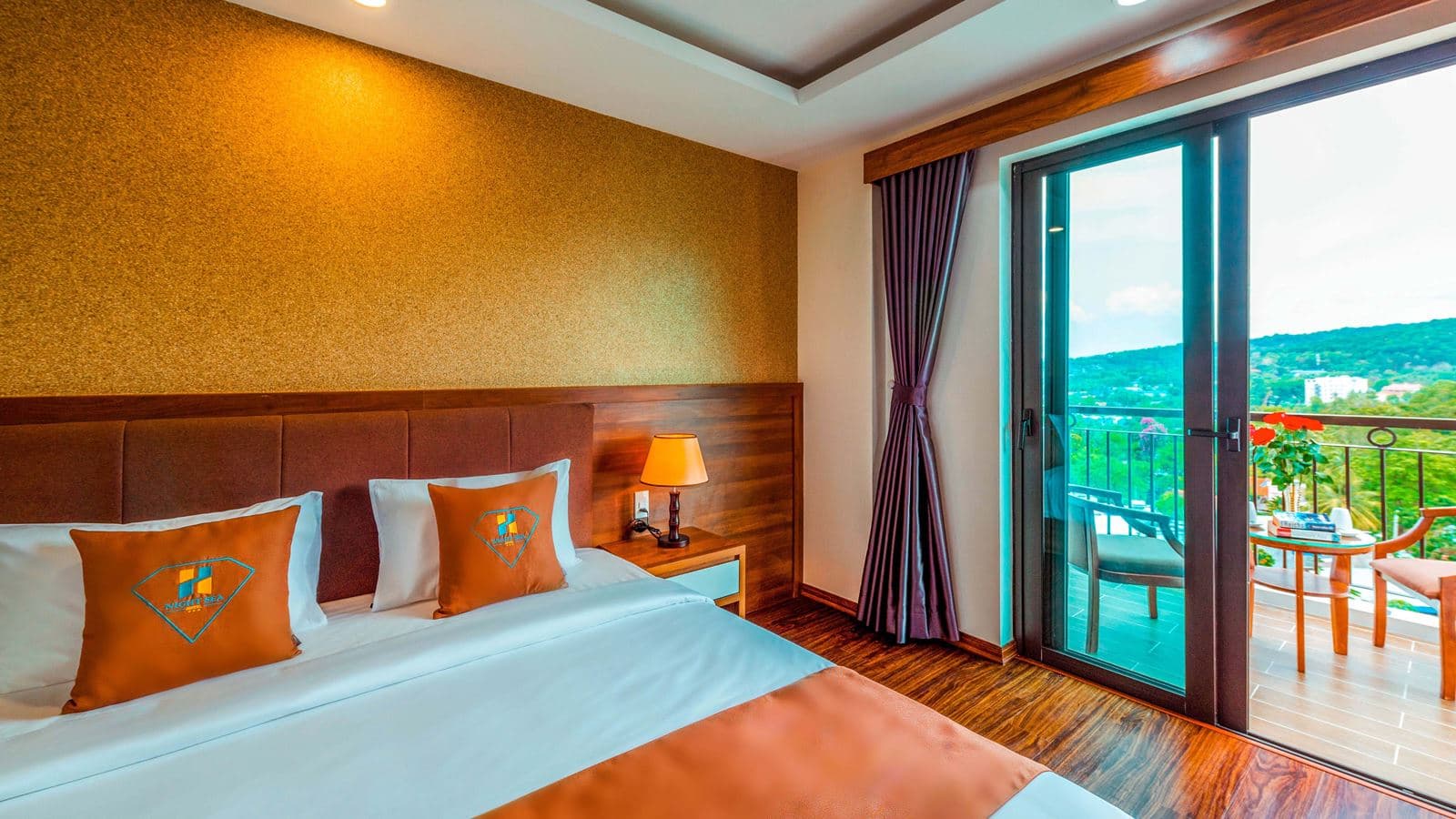 rooms-deluxe-garden-view-with-balcony