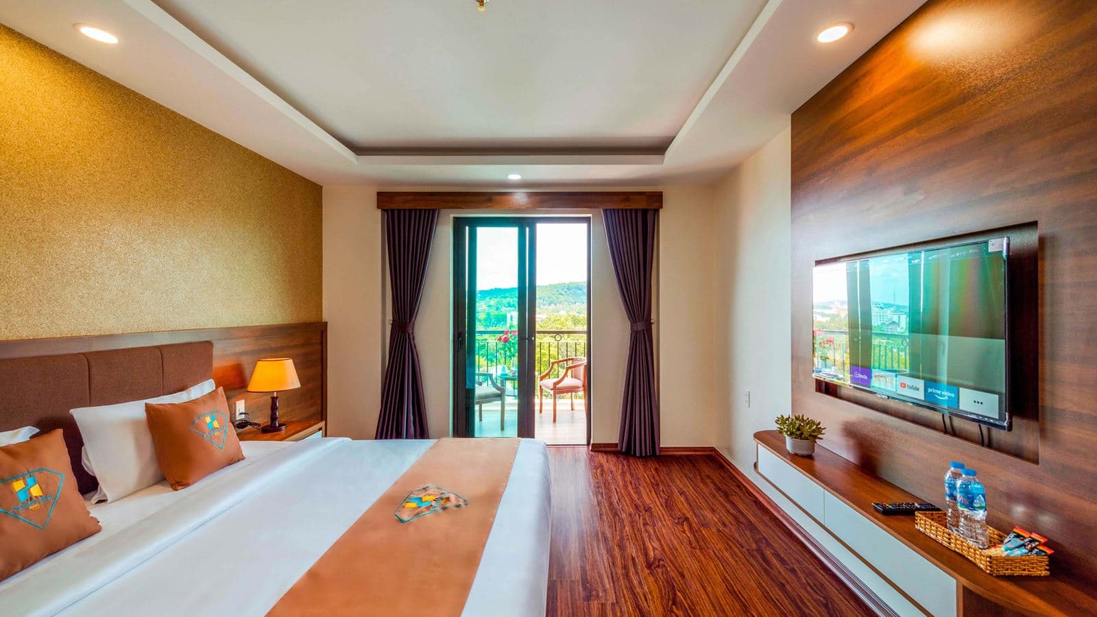 rooms-deluxe-ocean-view-with-balcony