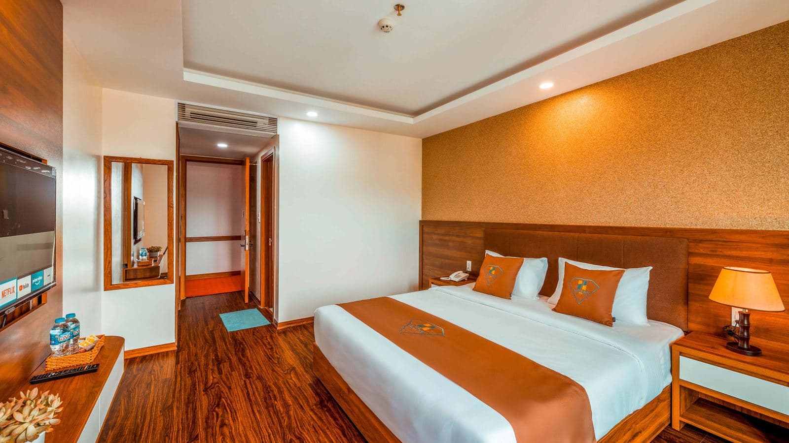 rooms-deluxe-ocean-view-with-balcony