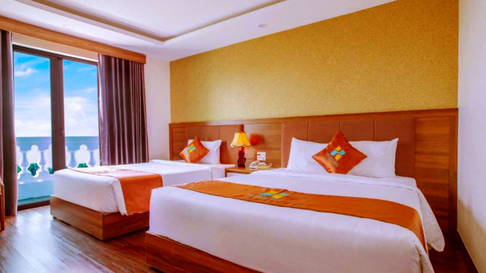 rooms-deluxe-ocean-view-with-balcony