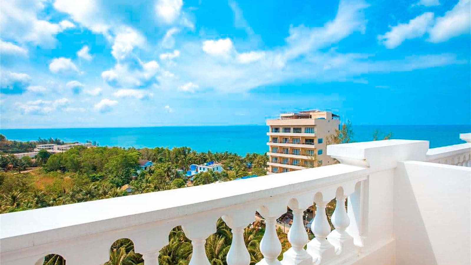rooms-deluxe-ocean-view-with-balcony