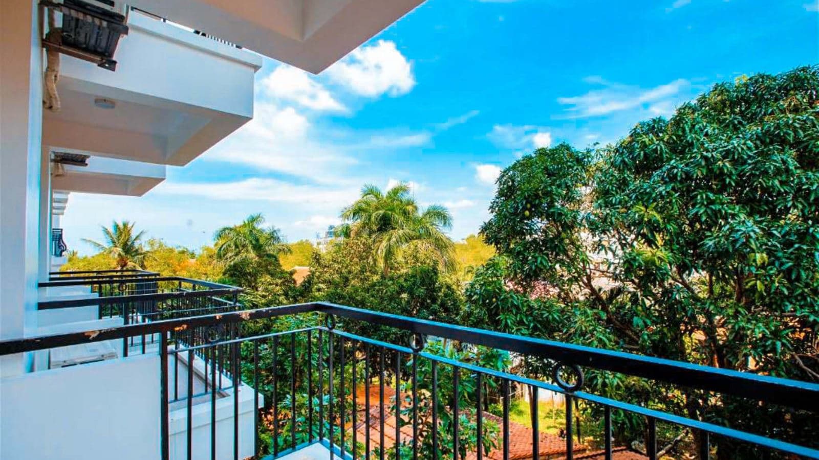rooms-suite-garden-view-with-window