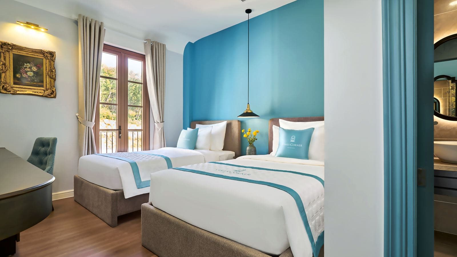 rooms-standard-room-city-view