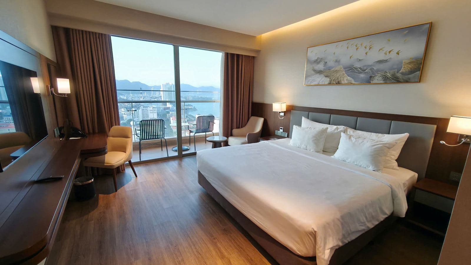 rooms-superior-cityview-with-balcony