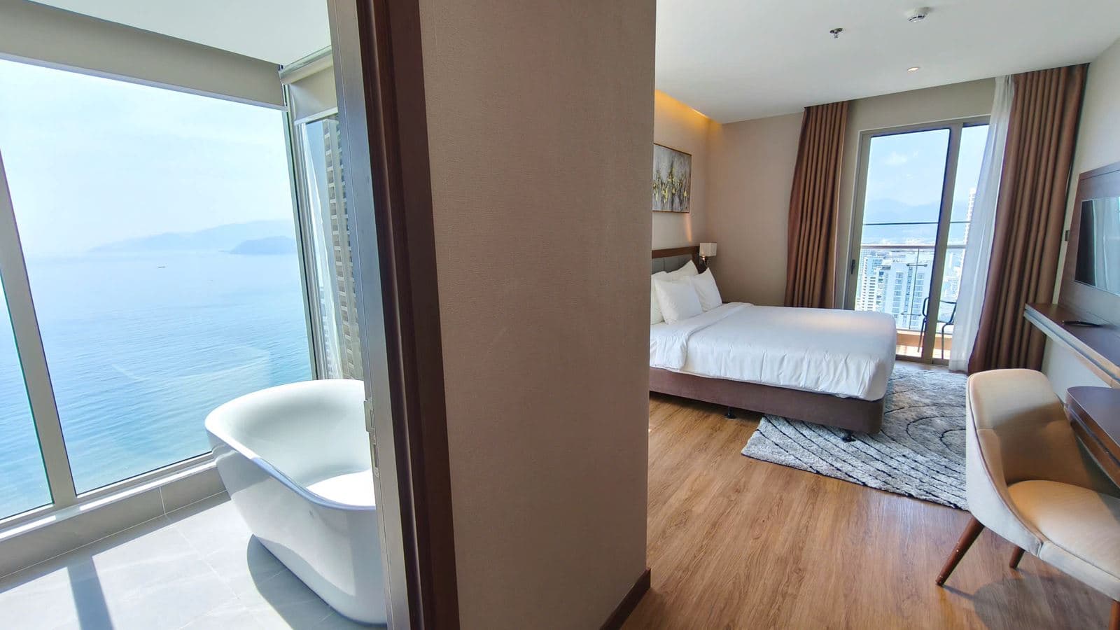 rooms-premier-deluxe-seaview