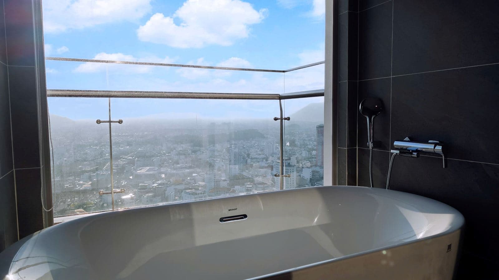 rooms-family-club-suite-seaview