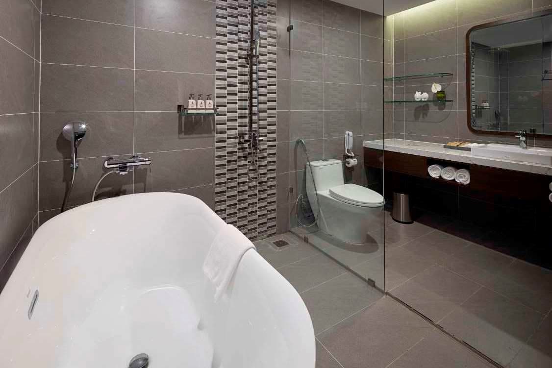rooms-family-quad-partial-seaview-with-balcony-sea-view