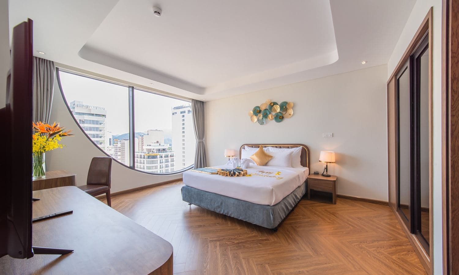 rooms-signature-city-view