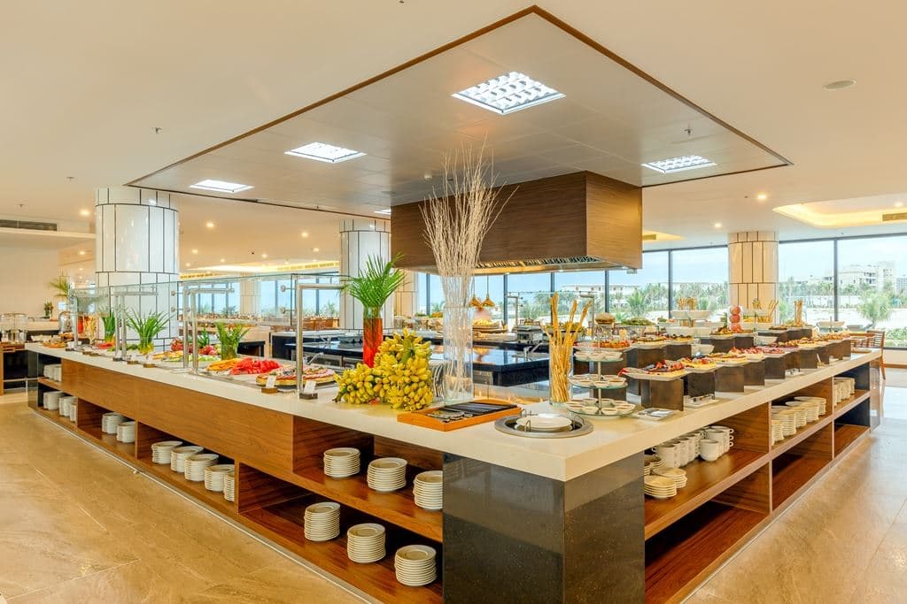restaurants-gusto-main-restaurant--building--vip-guests
