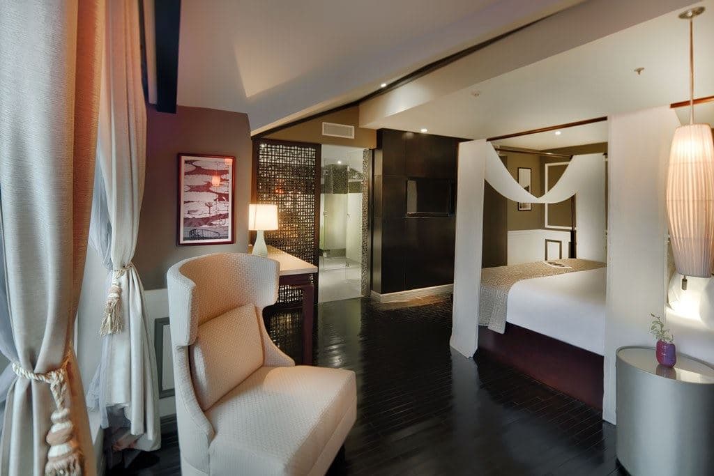 rooms-deluxe-suite