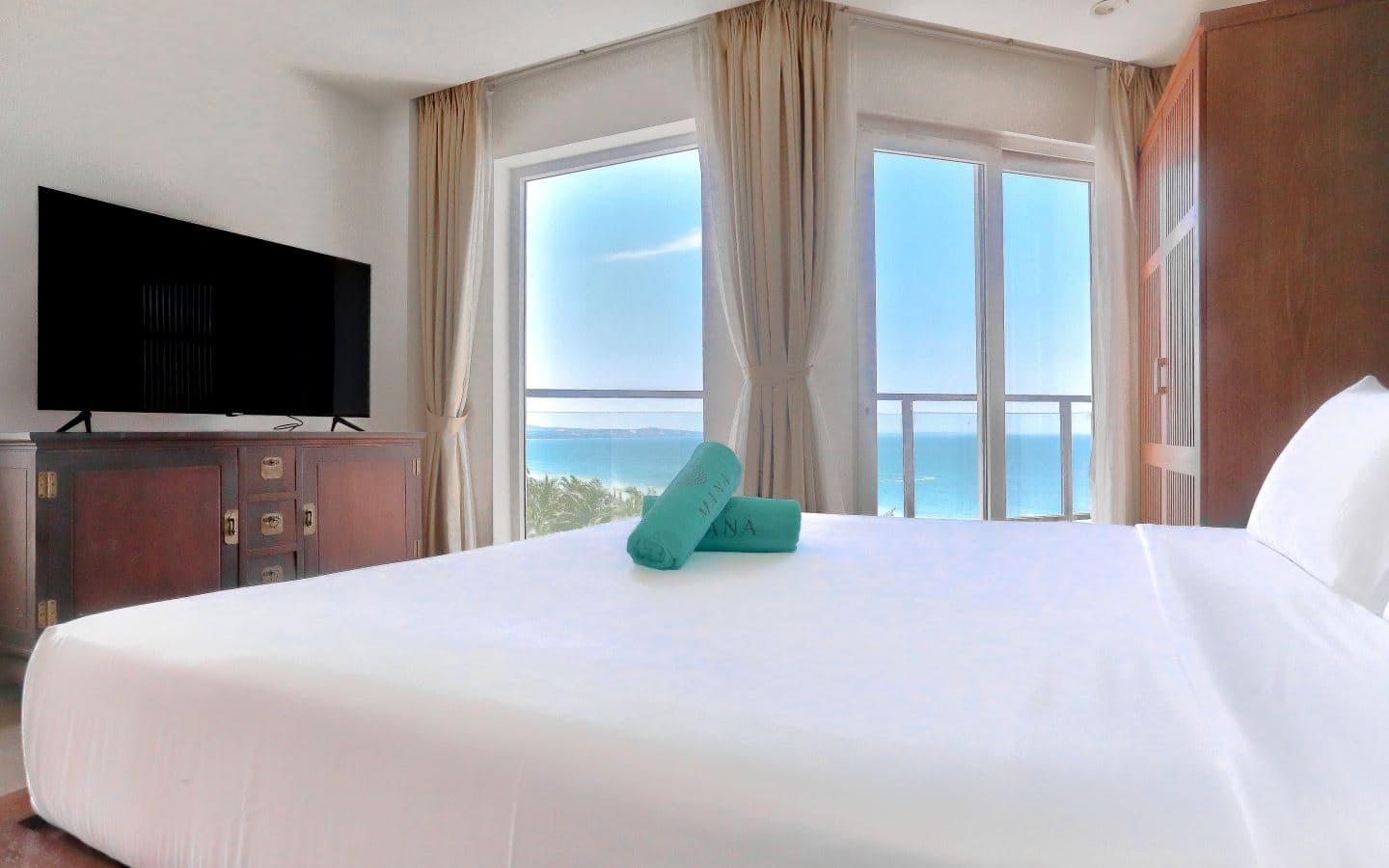 rooms-deluxe-balcony-ocean-view