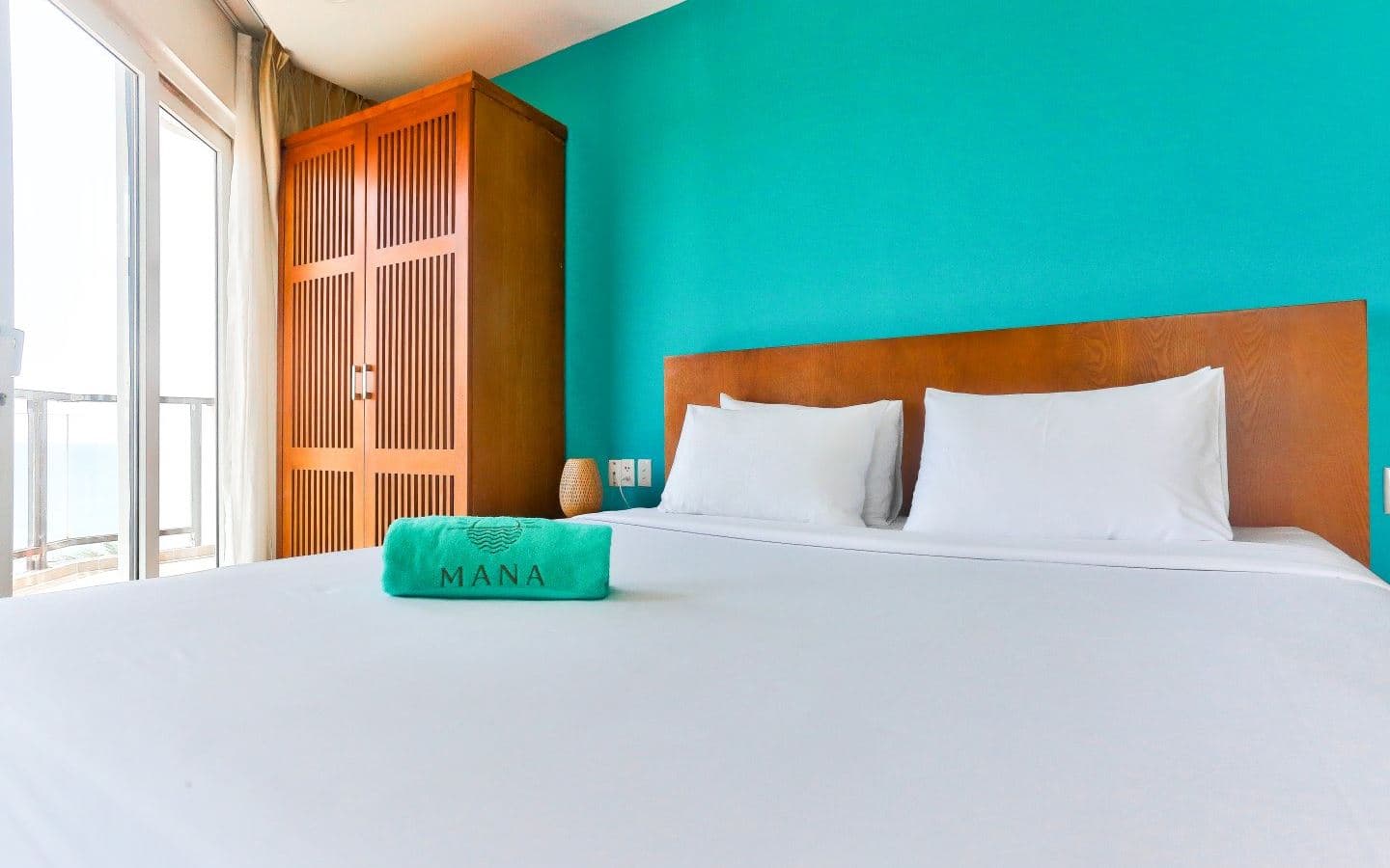 rooms-deluxe-balcony-ocean-view