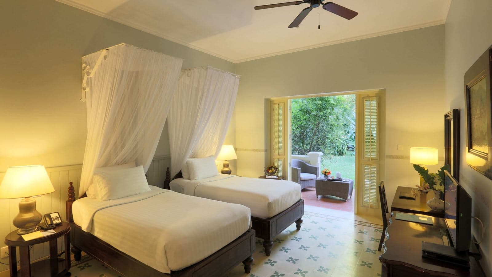 rooms-premier-garden-view
