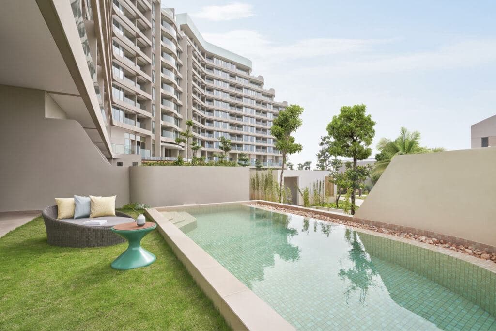 rooms-1bedroom-balcony-residences-garden-pool