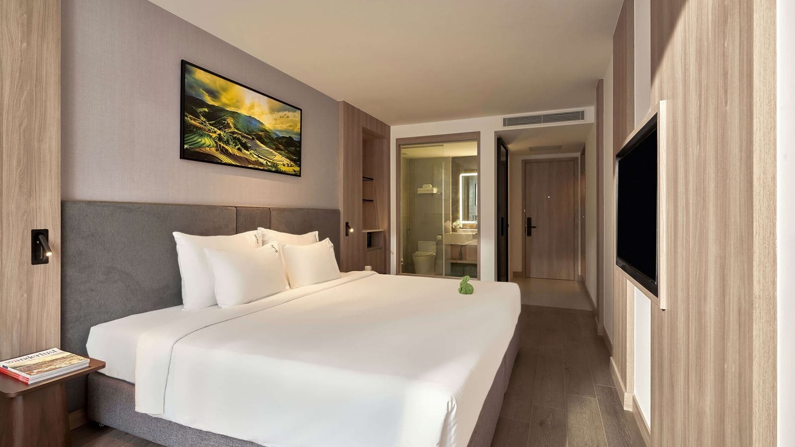 rooms-senior-deluxe-city-view-with-balcony