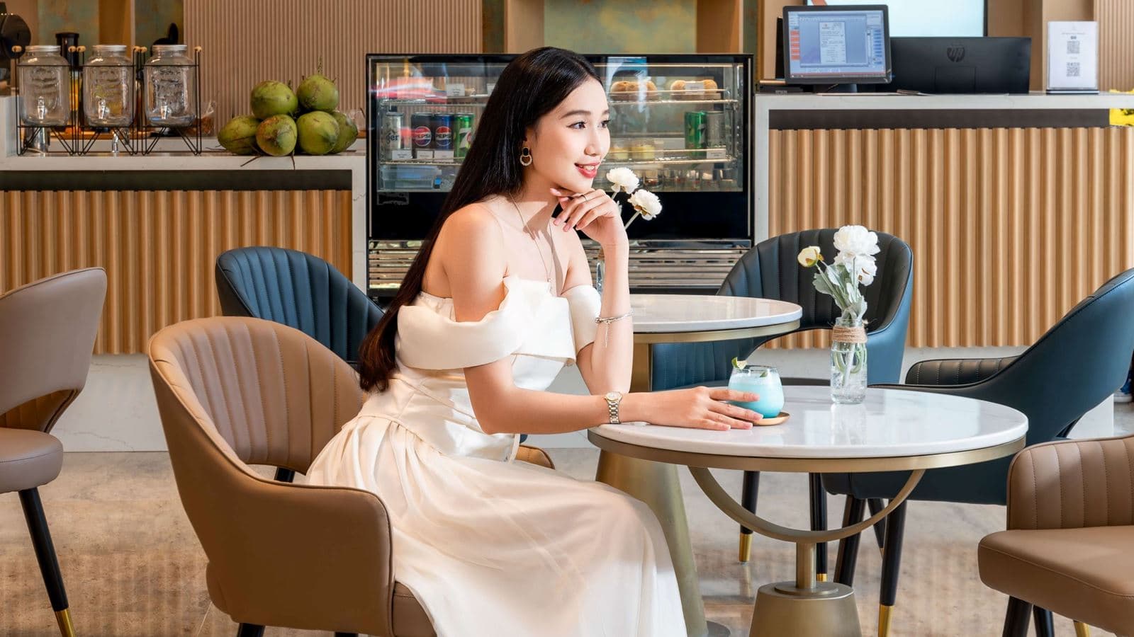 restaurants-may-lounge