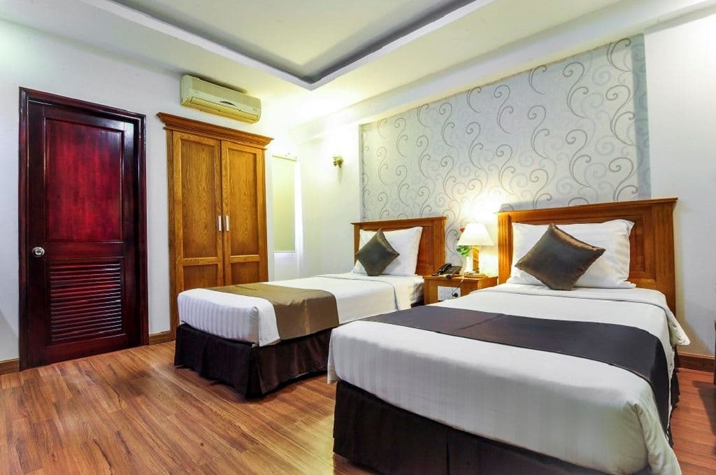 rooms-superior-with-corridor-view