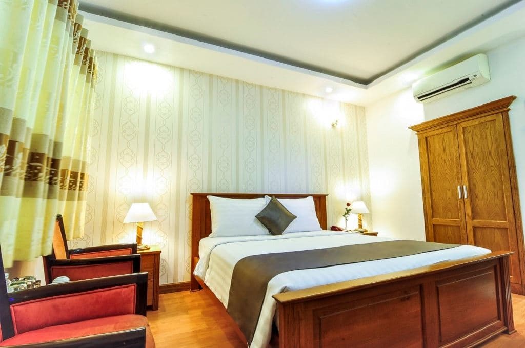 rooms-superior-with-corridor-view
