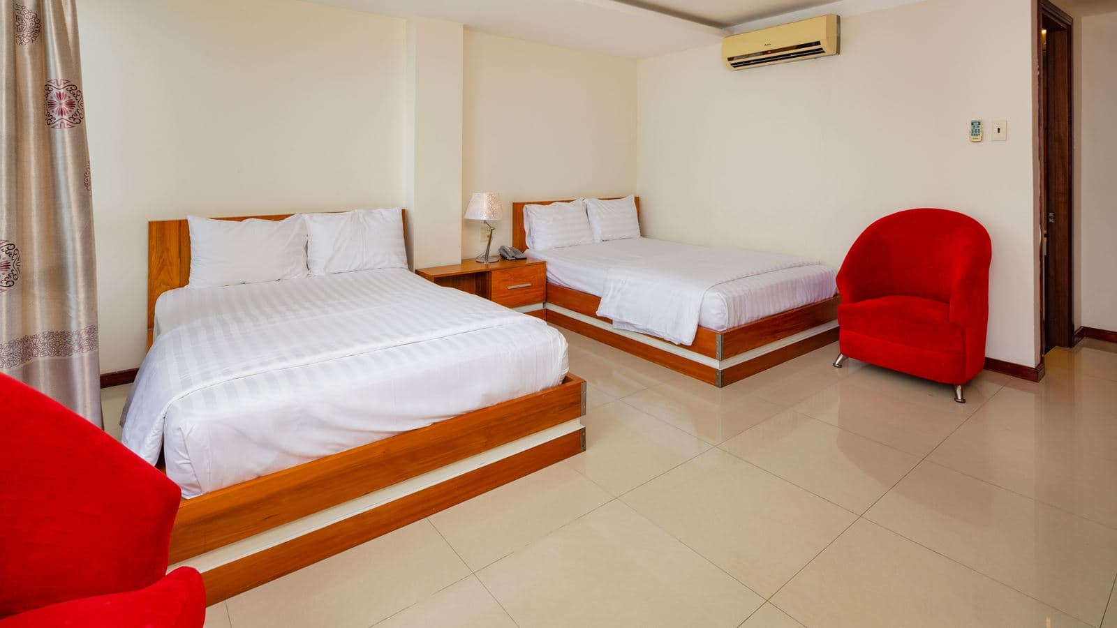 rooms-deluxe-room