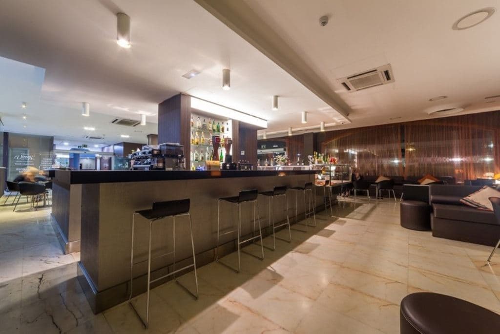 bars-main-bar