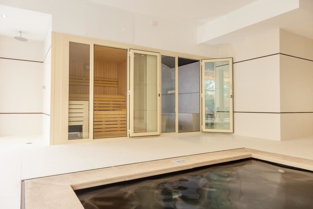 pools-indoor-pool
