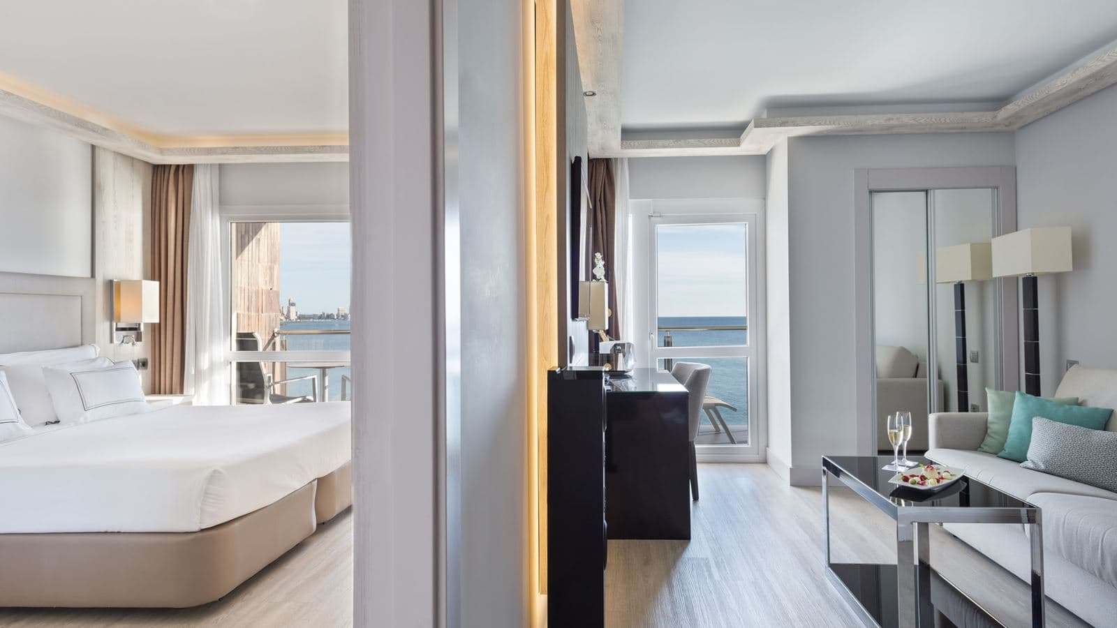 rooms-junior-suite-the-level-room