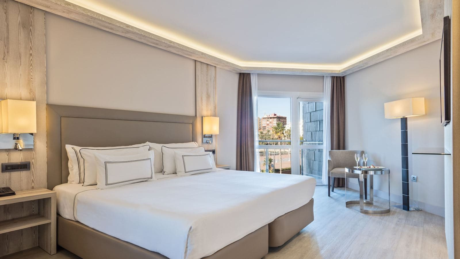 rooms-junior-suite-the-level-room