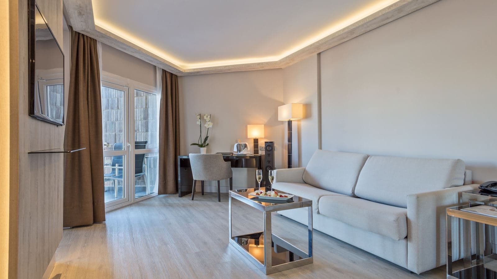 rooms-junior-suite-the-level-room