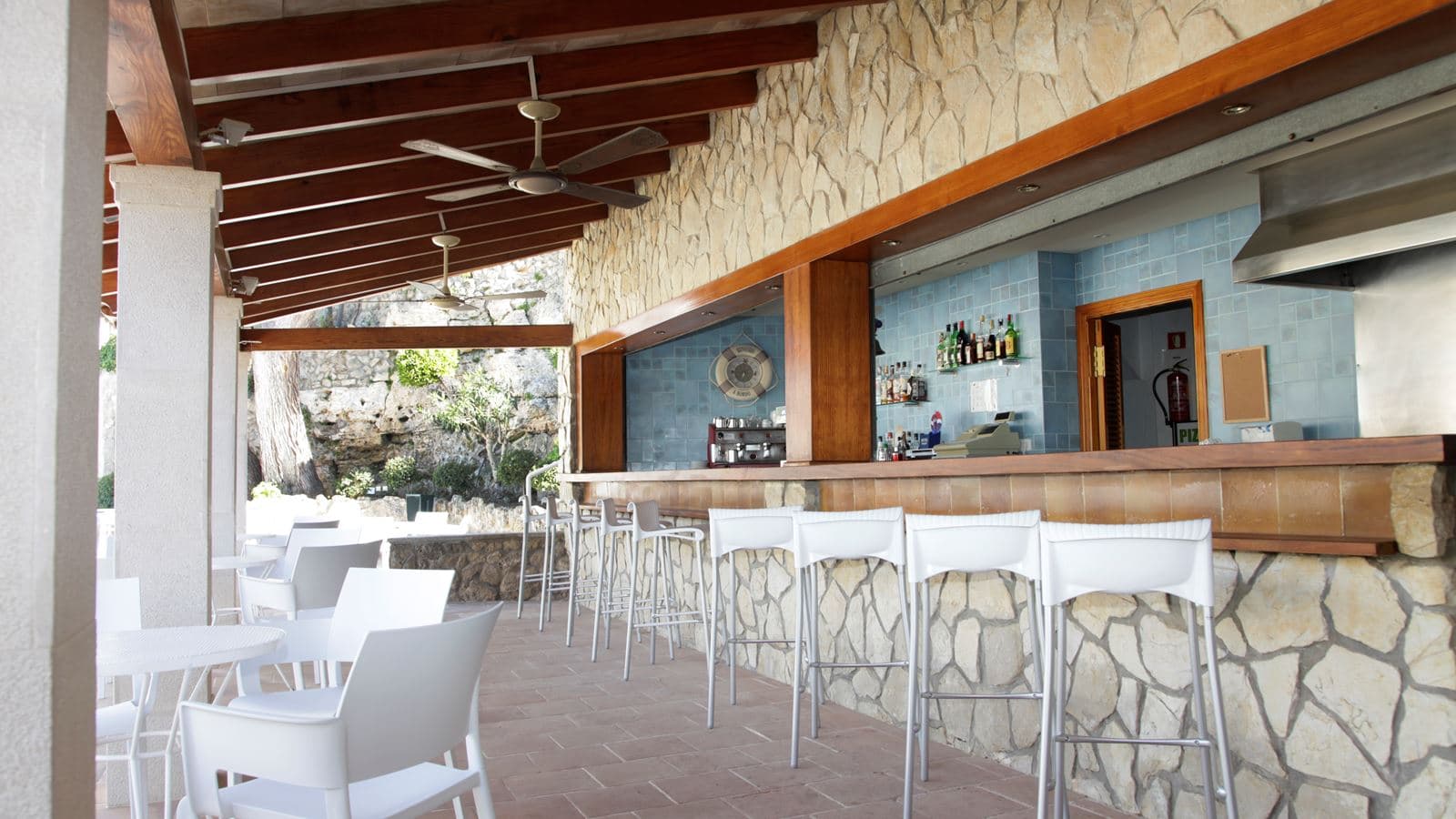 restaurants-pool-bar