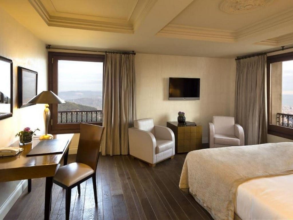 rooms-deluxe-room