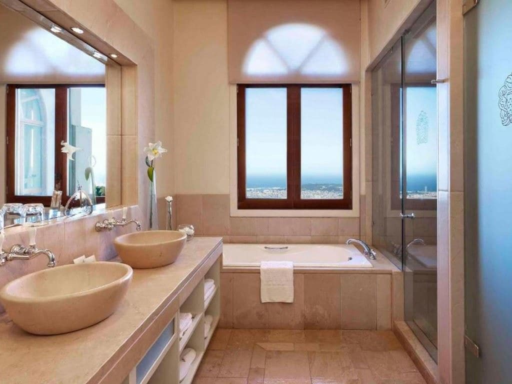 rooms-deluxe-room